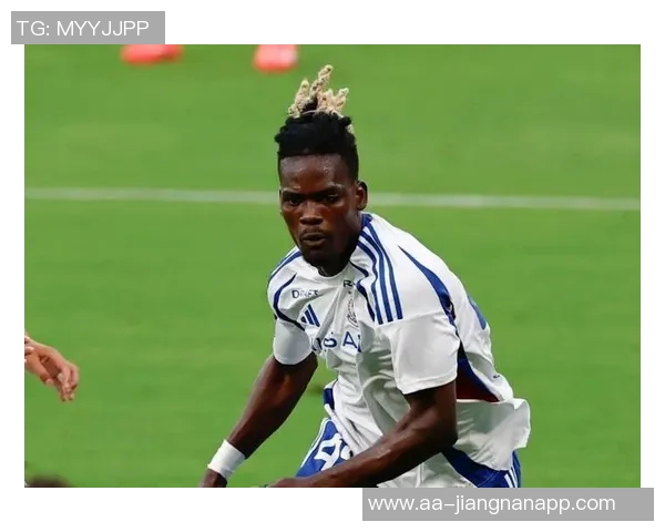 多哥球员让克劳德正式租借加盟上海海港足球俱乐部开启新征程